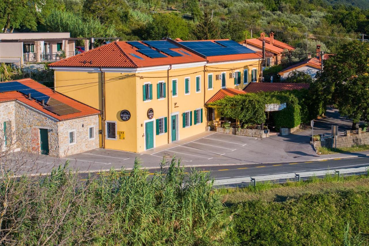 Vila Robida & Spa Crni Kal Bagian luar foto