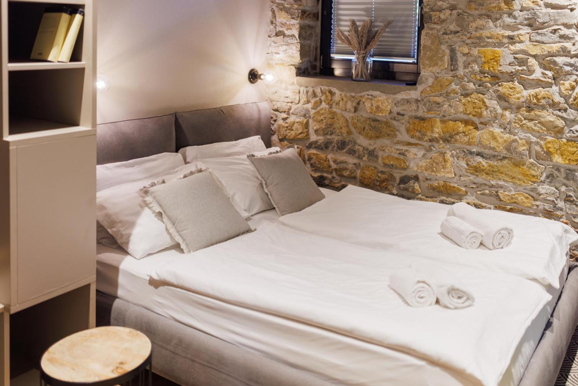 Vila Robida & Spa Crni Kal Bagian luar foto